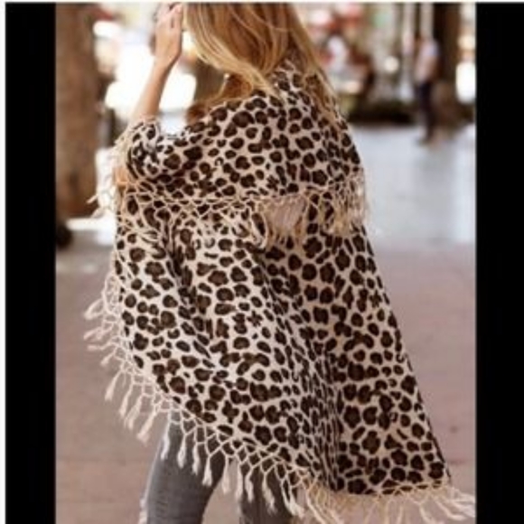 lèRumi Fringed Leopard Print Cardigan Sweater - Picture 7 of 8